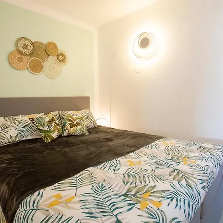 La Vie Est Belle Apartment *